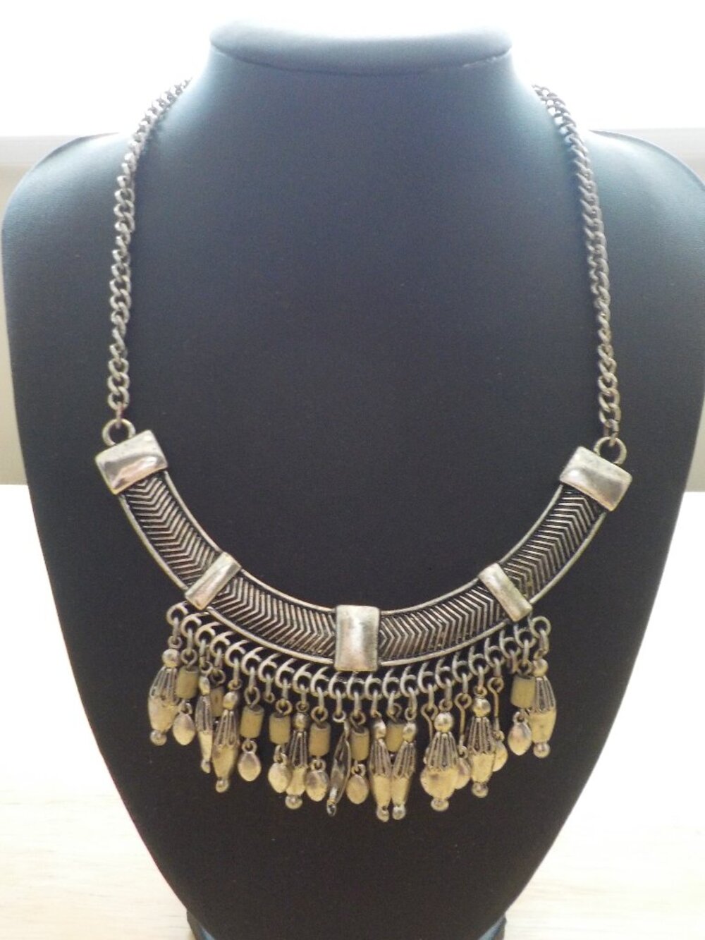 Necklace - American Eagle - Silver Tone Beads Dangles (3011)